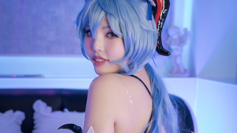 Aina Mikami – Hot Japanese Cosplay Babe is Naughty, Playful, and Totally Irresistible